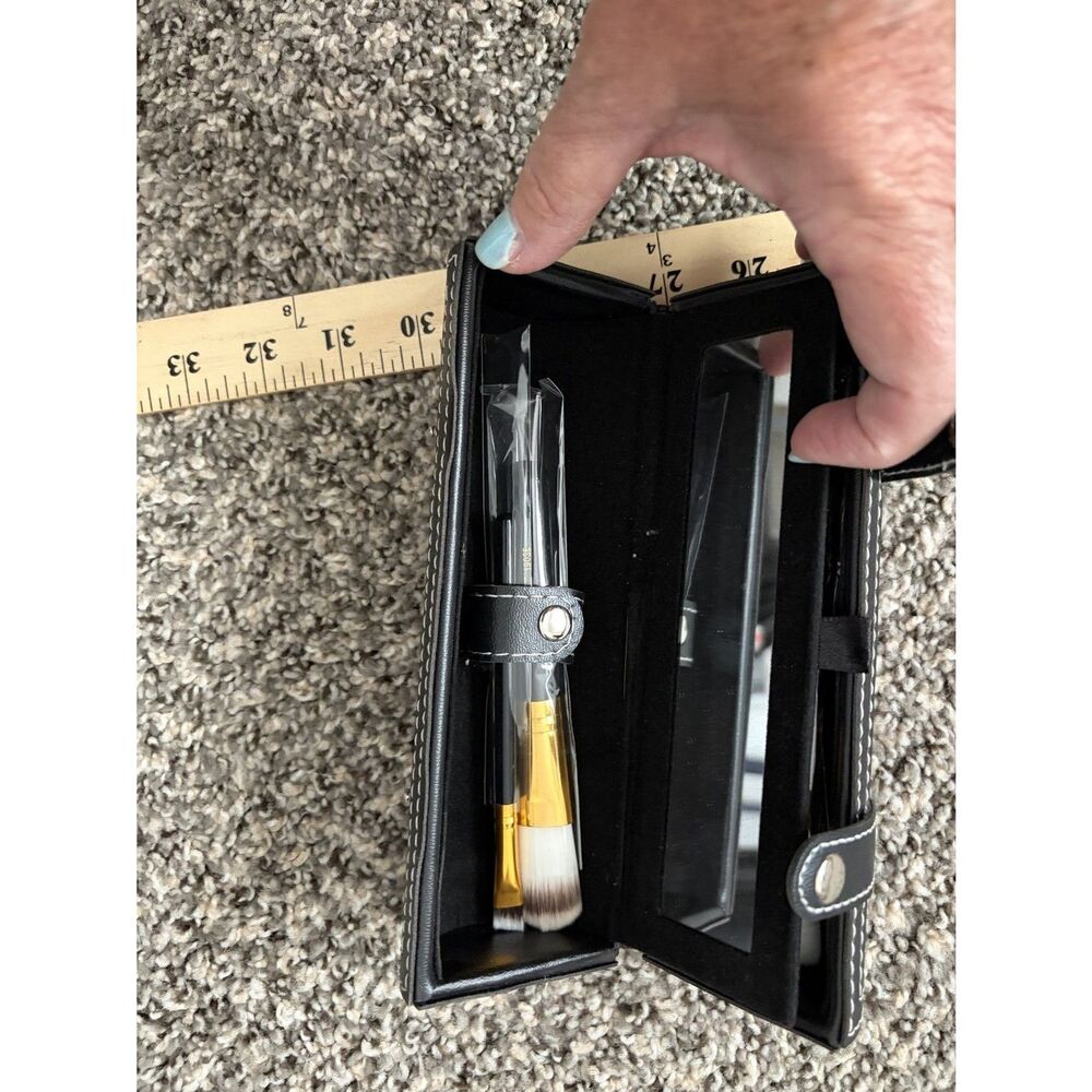 MAC 9 brush set with case and mirror - Picture 6 of 7